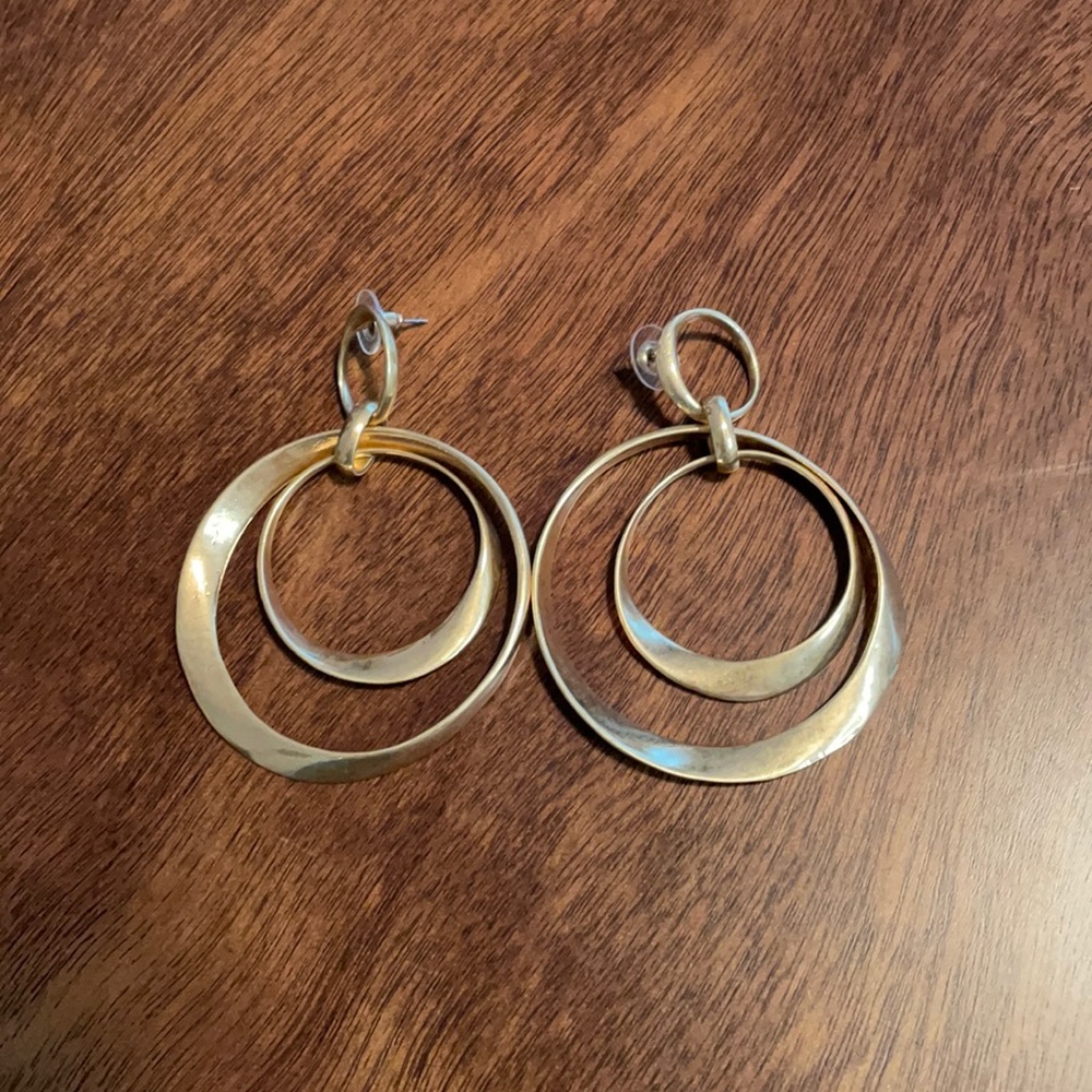 Beautiful pendants hoops in brushed metal